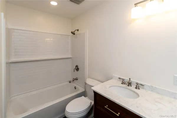 $3,950 | 4407 Albany Post Road, Hyde Park, NY 12538