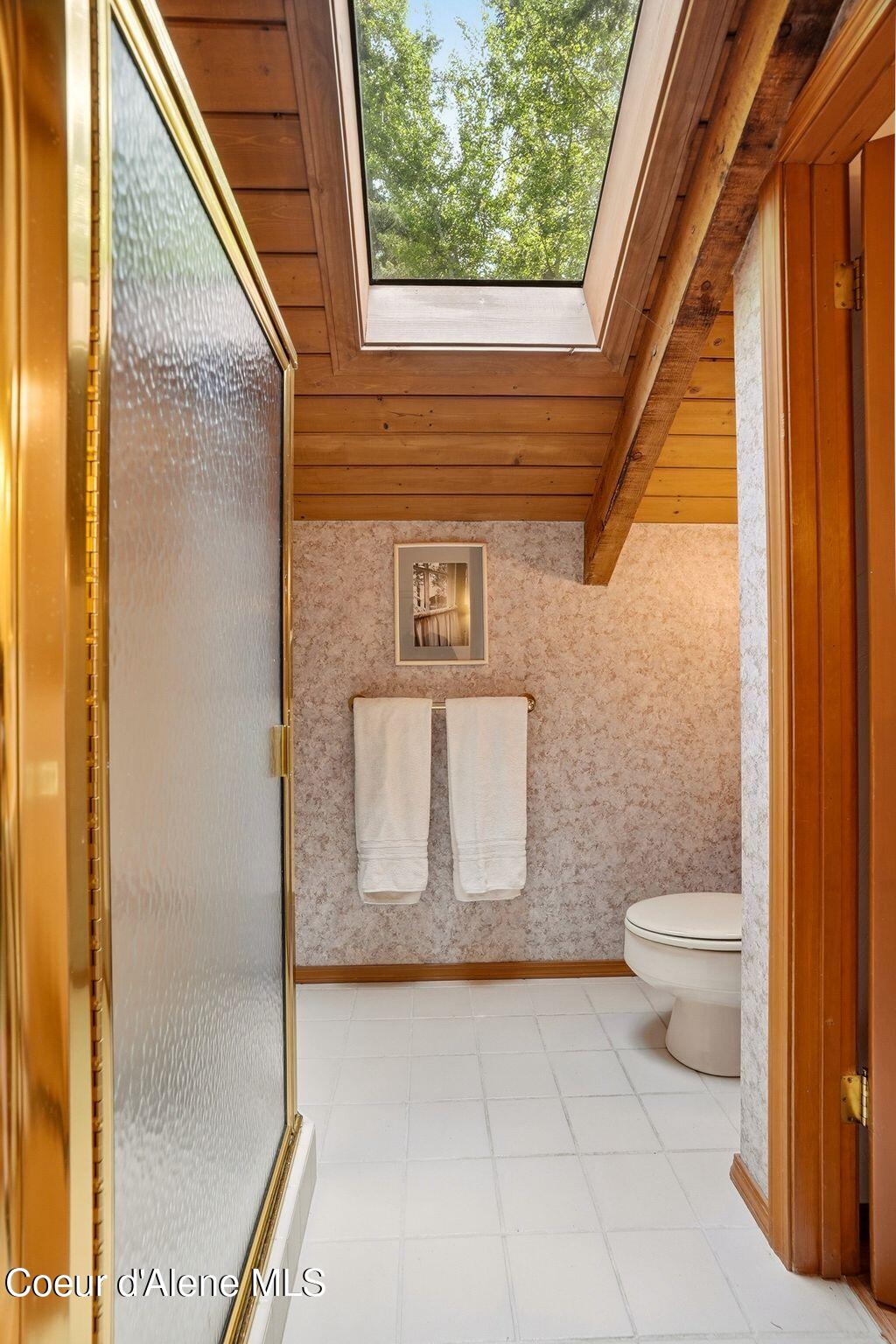 3337 South Lands End Road Coeur D'Alene, ID 83814 - Photo 24 of 49 Upstairs Bathroom