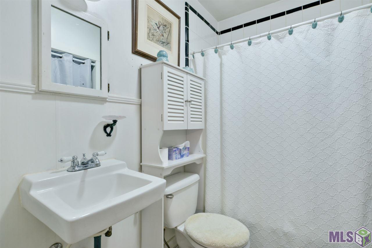 4741 Tupello Street Baton Rouge, LA 70808 - Photo 11 of 15 Hall bath