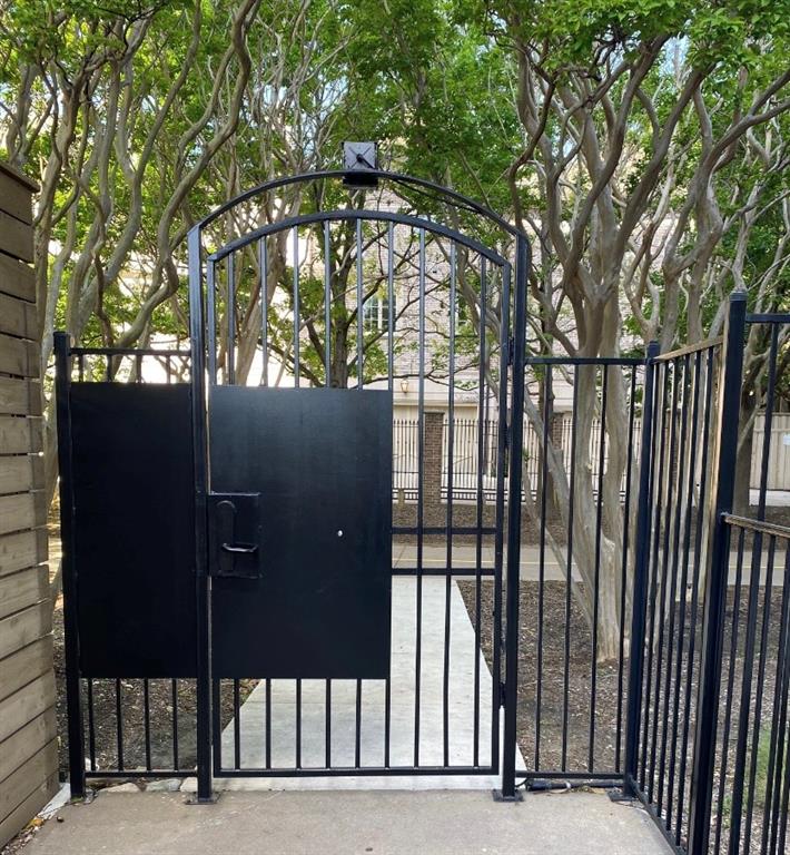 4611 Travis Street, Unit 809B Dallas, TX 75205 - Photo 30 of 32 Private gate to the Katy Trail