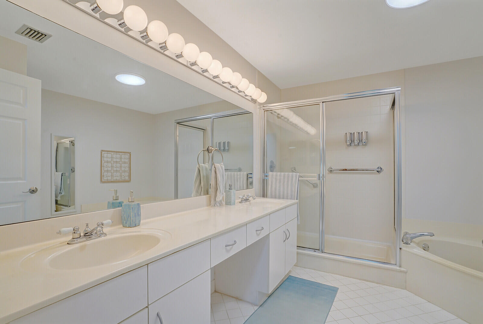 6675 Montego Bay Boulevard, Unit F Boca Raton, FL 33433 - Photo 21 of 33 PRIMARY BATHROOM