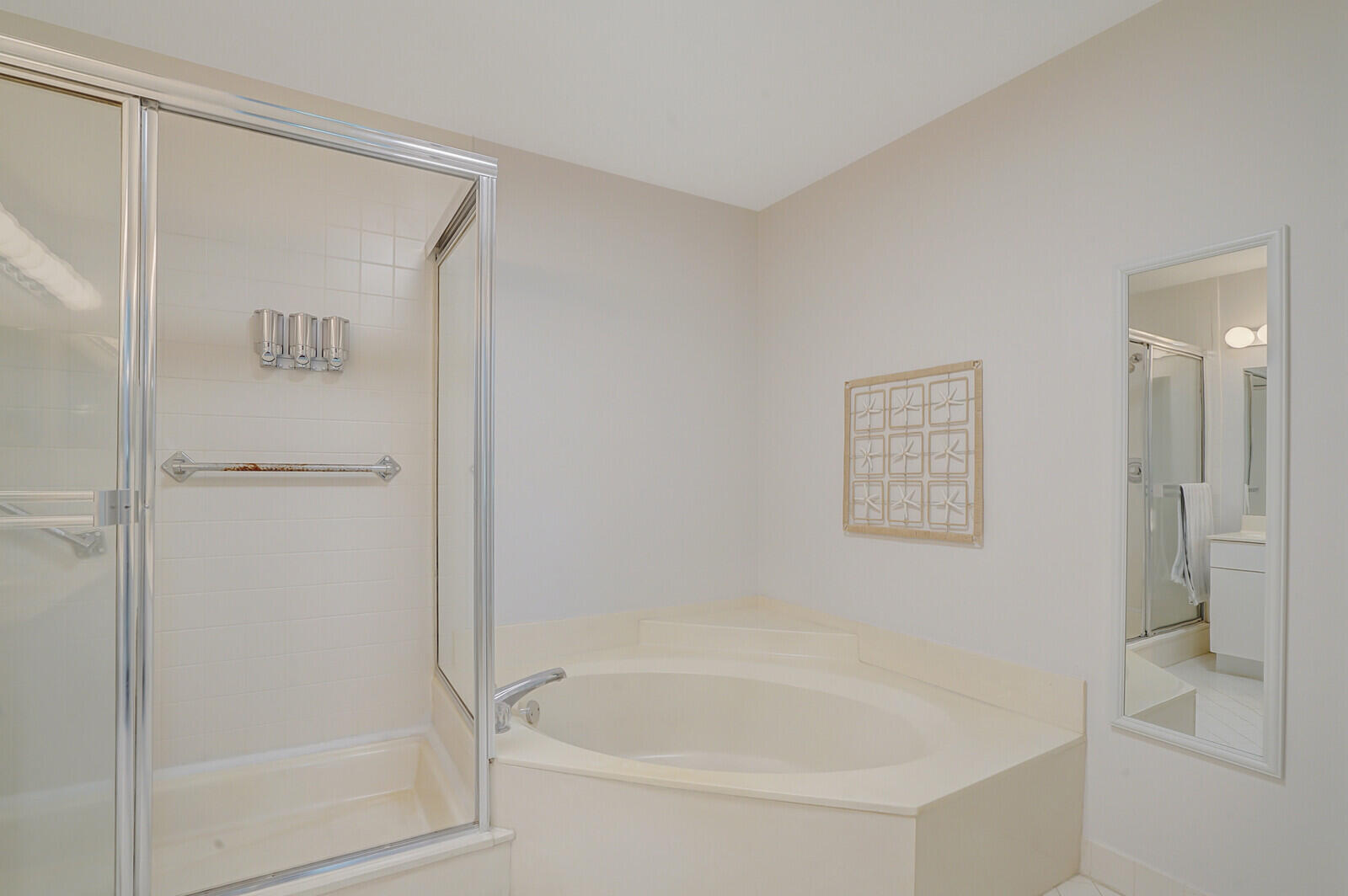 6675 Montego Bay Boulevard, Unit F Boca Raton, FL 33433 - Photo 22 of 33 PRIMARY BATHROOM