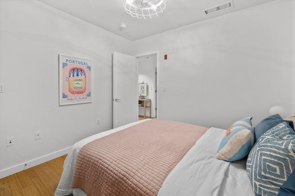 7 Warren Avenue, Unit 6 Boston, MA 02116 - Photo 22 of 33