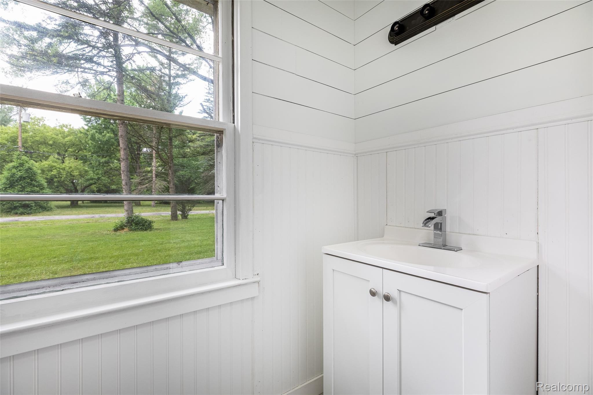 19475 Midway Road Southfield, MI 48075 - Photo 21 of 25 21.HalfBath