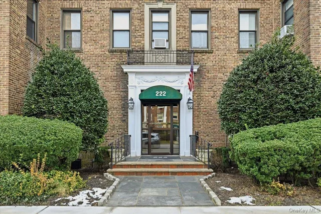 $500,000 | 222 7th Street, Unit 1K, Garden City, NY 11530