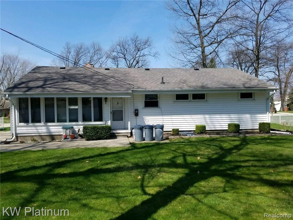 3330 Riverside Drive Port Huron, MI 48060 - Photo 2 of 10 20170418_122905.jpg