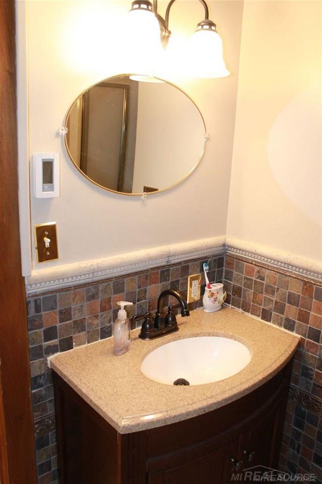 755 Lincoln Road Grosse Pointe, MI 48230 - Photo 28 of 43 31307447-27.JPG