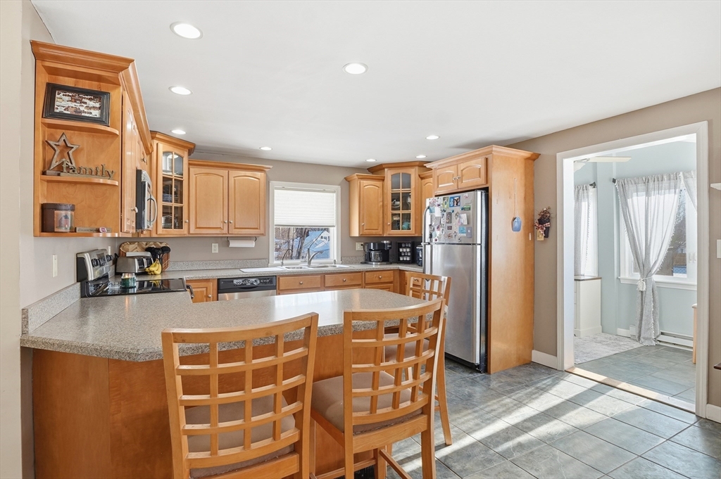 66 Racicot Avenue Webster, MA 01570 - Photo 11 of 33