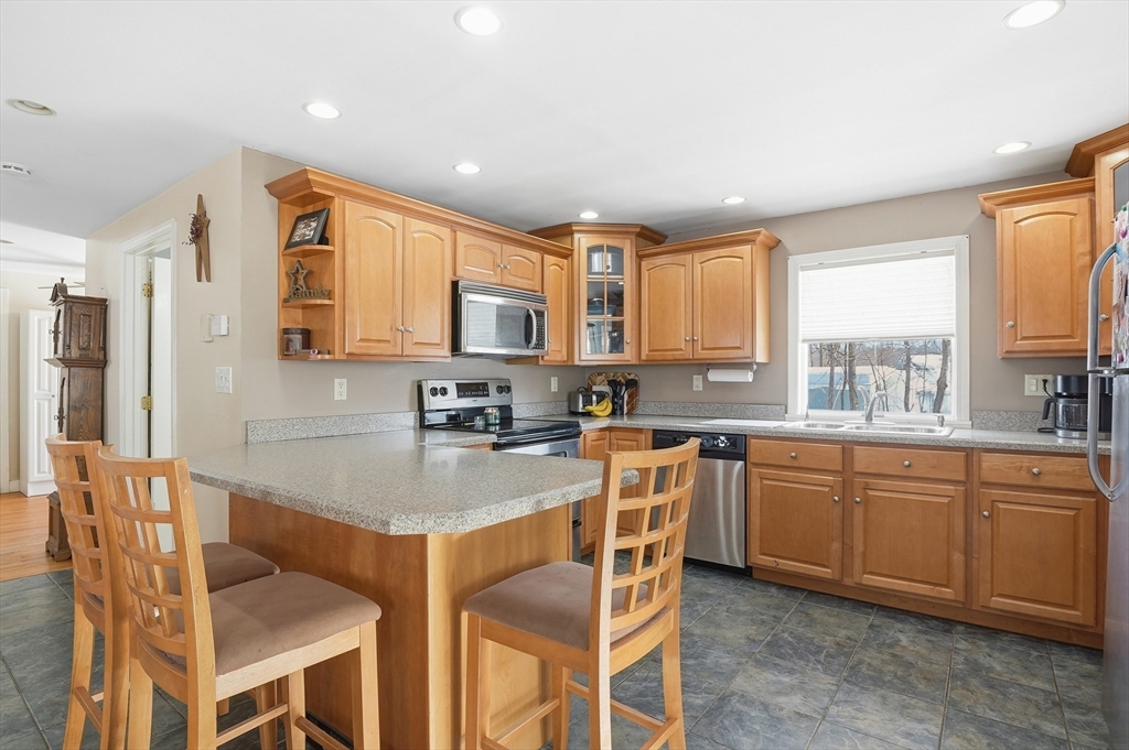 66 Racicot Avenue Webster, MA 01570 - Photo 10 of 33