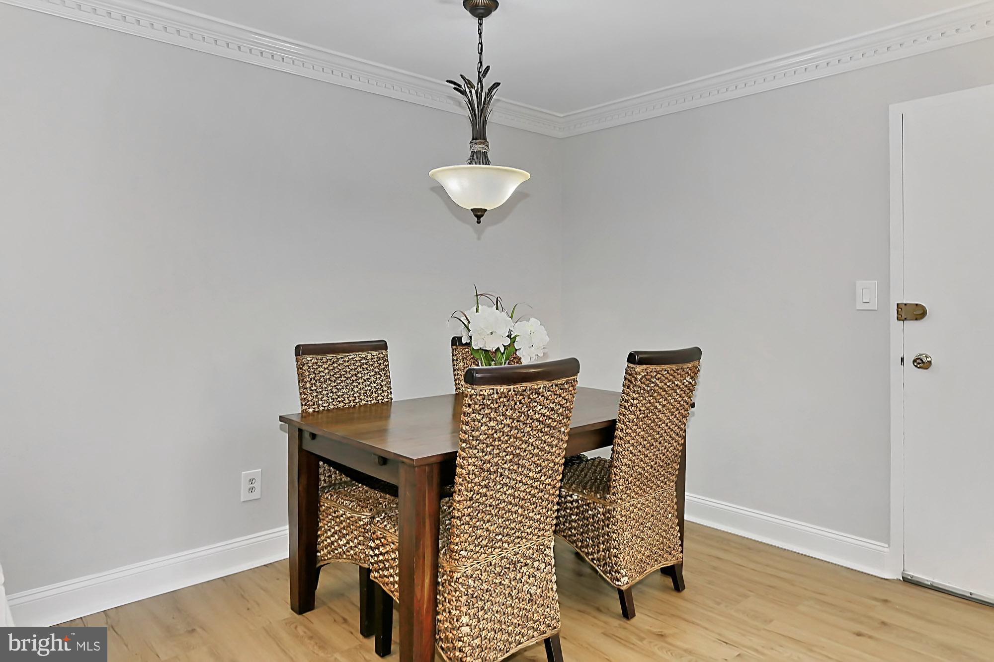5905 Noblestown Road, Unit L Springfield, VA 22152 - Photo 11 of 49 Dining area