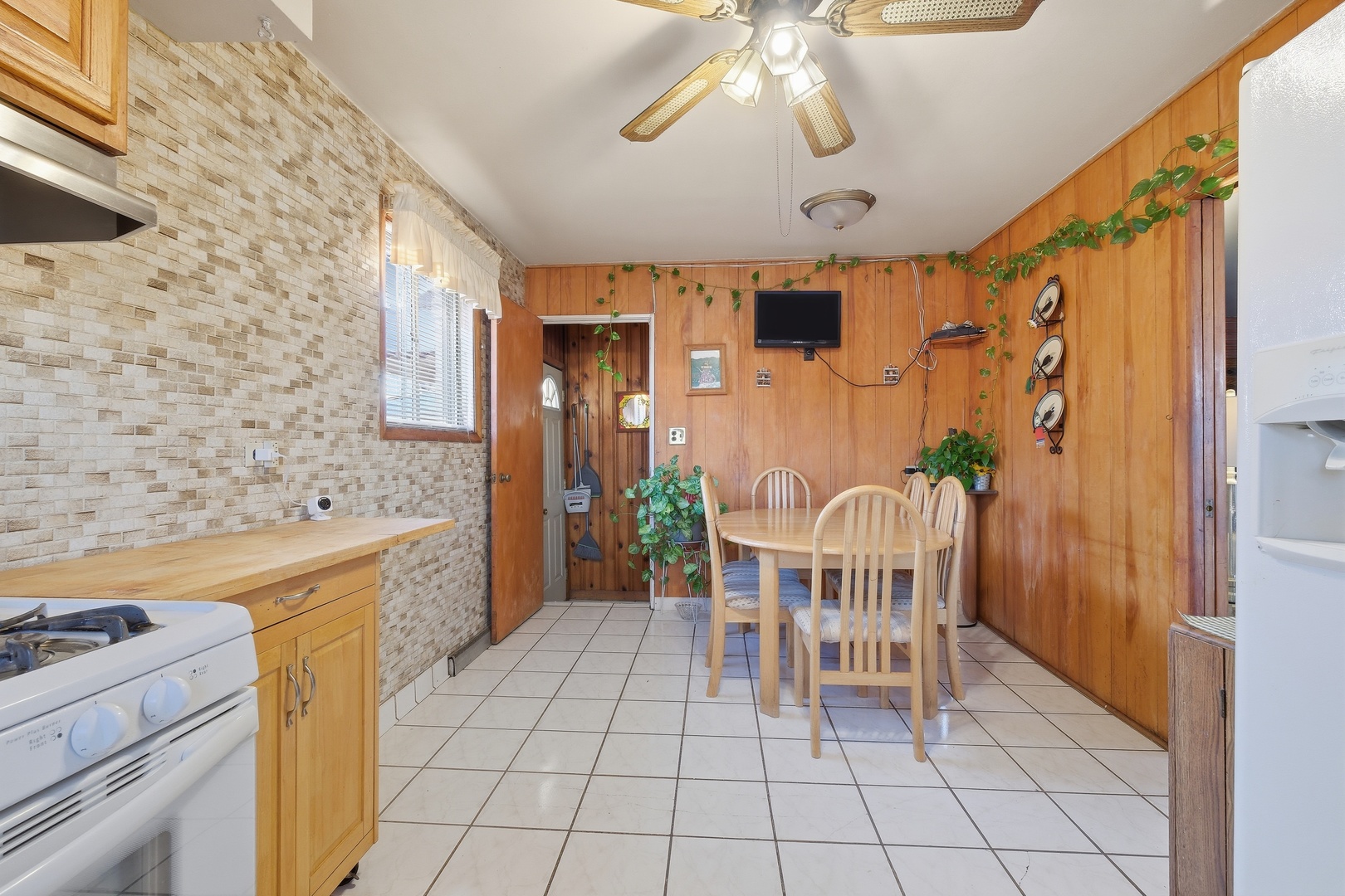 1426 North Rohde Avenue Berkeley, IL 60163 - Photo 6 of 17