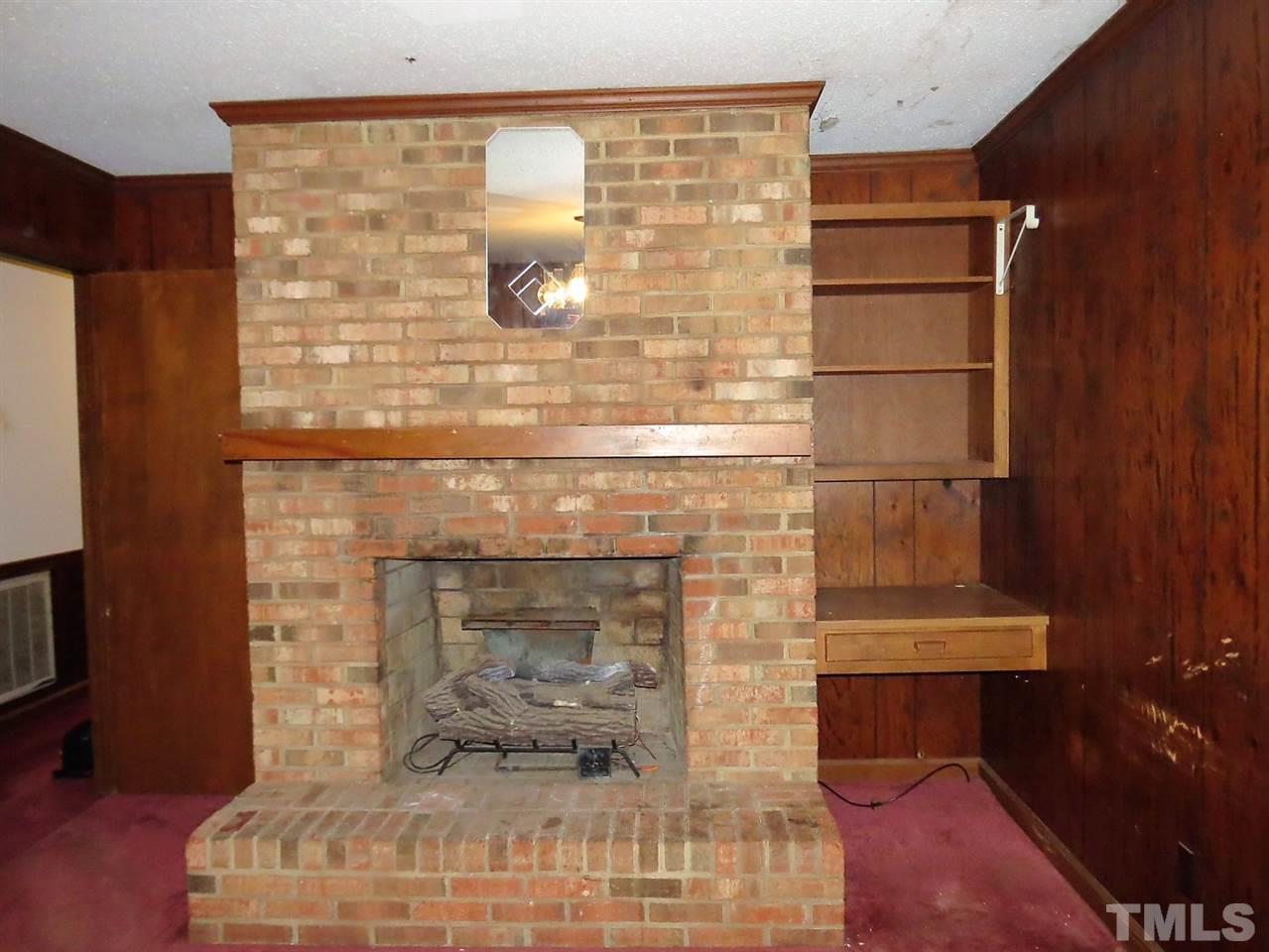 314 Border Lee Farm Road Cameron, NC 28326 - Photo 18 of 25 Notice the built in bookshelves.