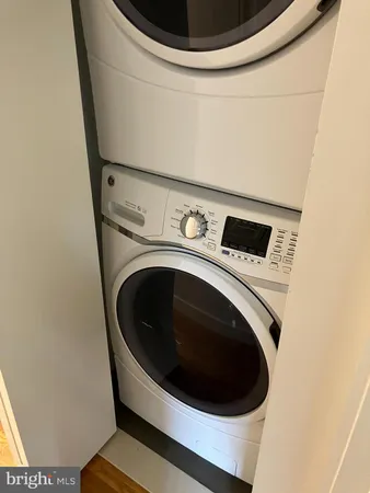 a close up view of a washer and dryer