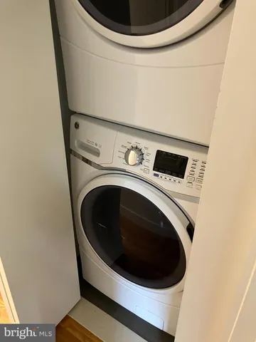 a close up view of a washer and dryer