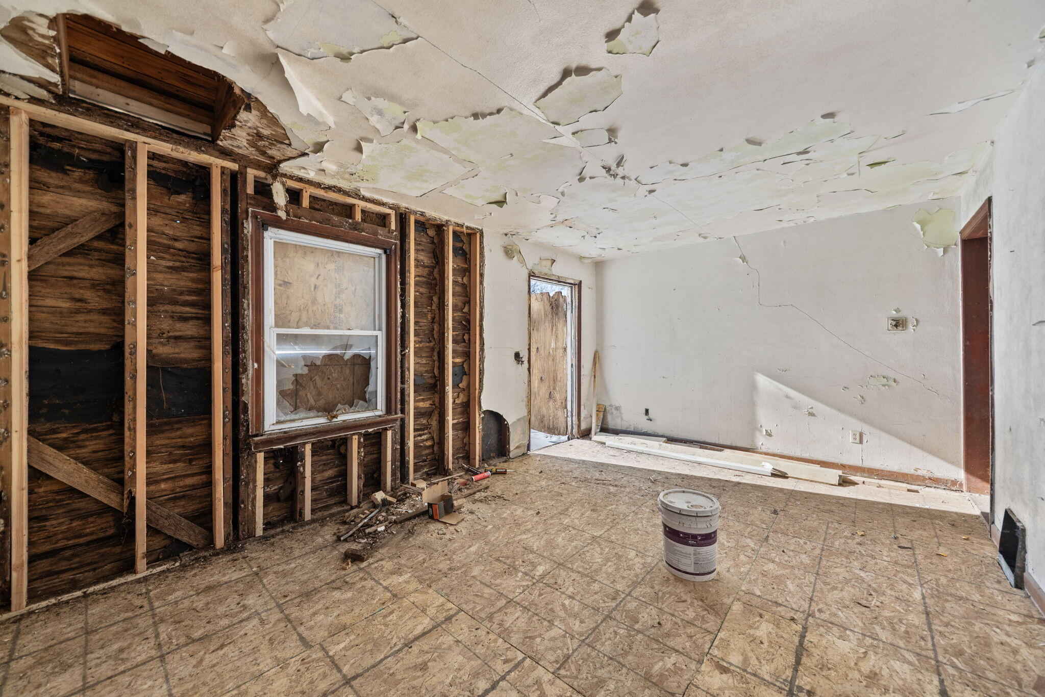 908 East 44th Place Gary, IN 46409 - Photo 5 of 10 2048x1367