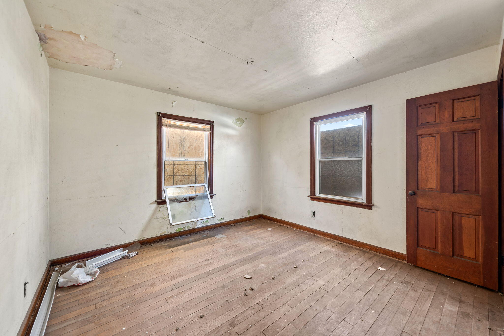 908 East 44th Place Gary, IN 46409 - Photo 6 of 10 2048x1367