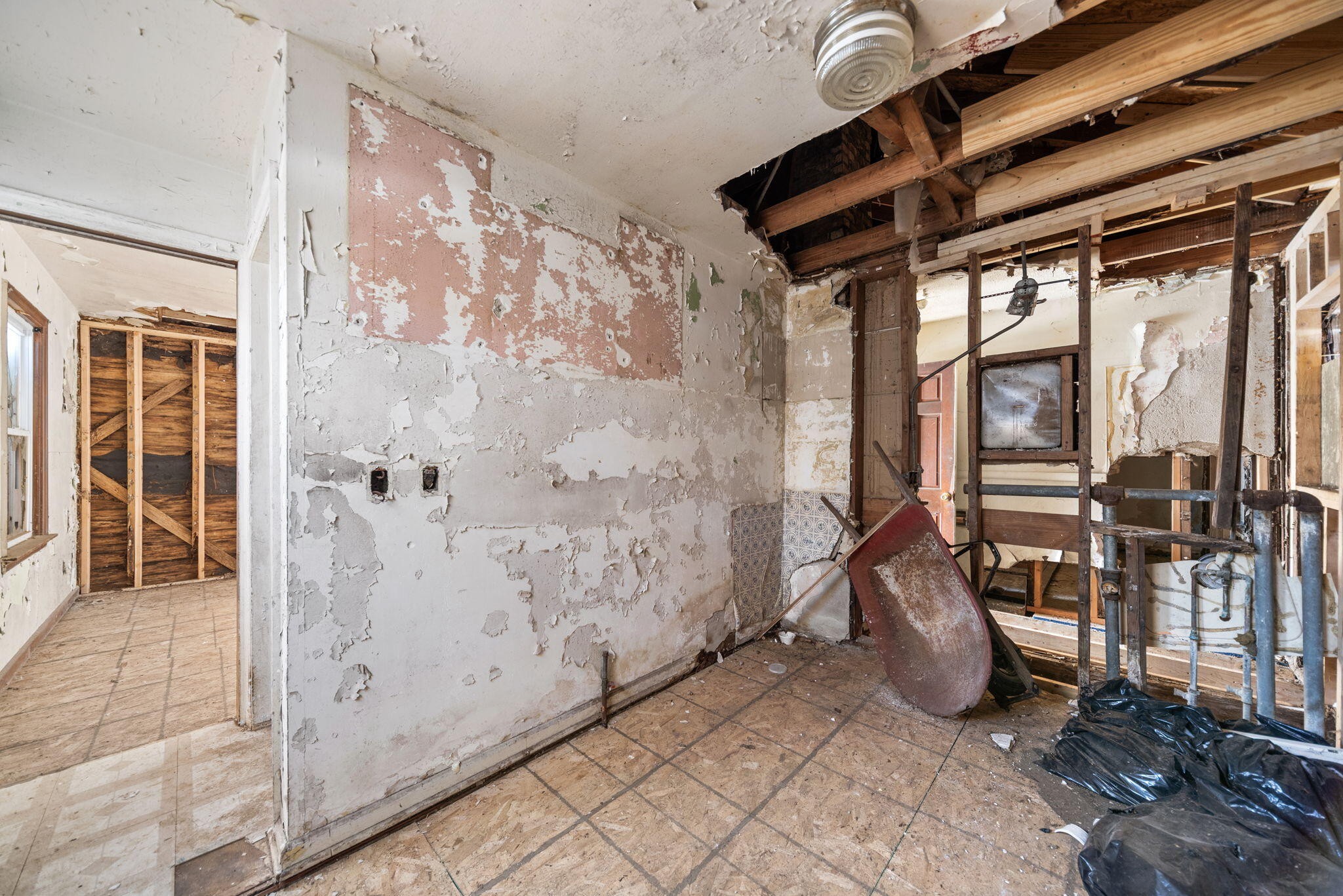 908 East 44th Place Gary, IN 46409 - Photo 9 of 10 2048x1367