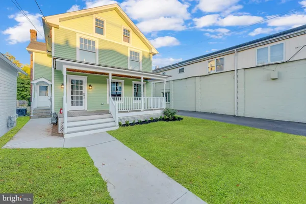 a view of a back yard of the house
