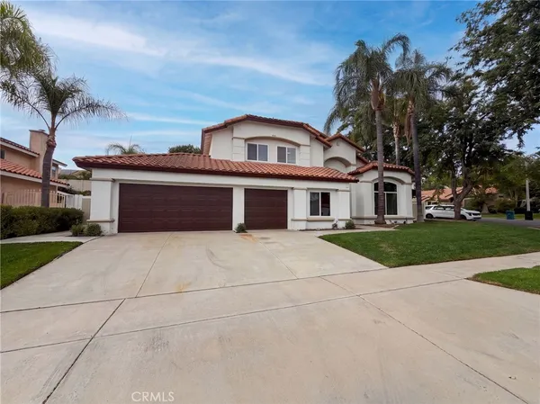 $915,000 | 770 Ave Terrazo, Corona, CA 92882