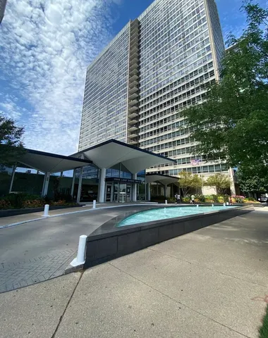 $1,850 | 3550 North Lake Shore Drive, Unit 1214, Chicago, IL 60657