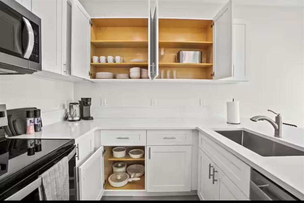 1547 West 26th Court, Unit 2 Riviera Beach, FL 33404 - Photo 4 of 18 kitchen 2