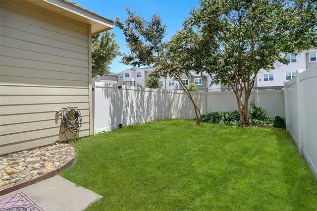 a view of a house with backyard and garden