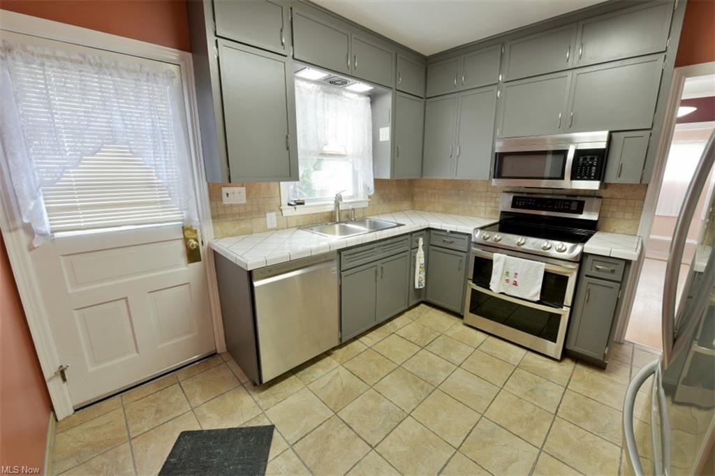 514 Harding Road Zanesville, OH 43701 - Photo 8 of 14