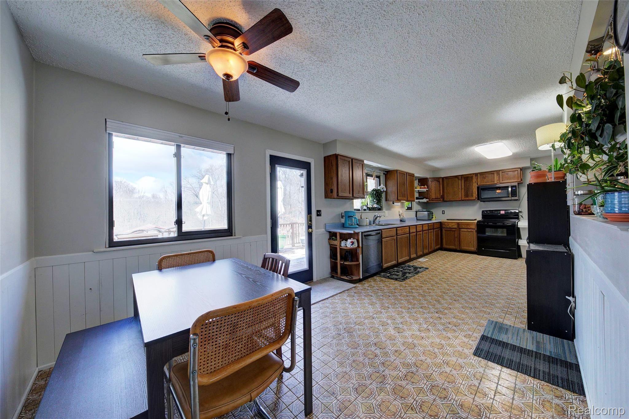 2190 Corlett Road Brighton, MI 48114 - Photo 9 of 44 Eat In Kitchen.jpg
