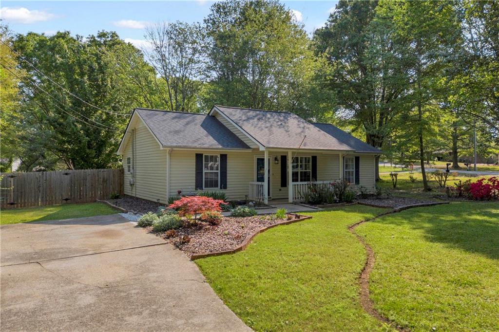 40 Mimosa Street Winder, GA 30680 - Photo 2 of 53