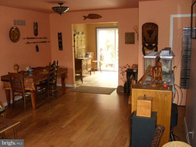 252 Douglas Street Elkton, MD 21921 - Photo 8 of 10 Living Room