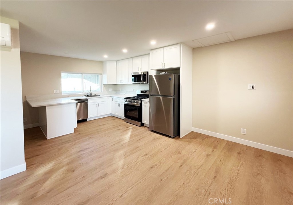 19936 Ranger Lane Huntington Beach, CA 92646 - Photo 4 of 11 Picture of the kitchen