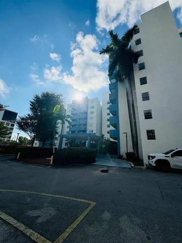 $2,300 | 5050 Northwest 7th Street, Unit 806, Miami, FL 33126