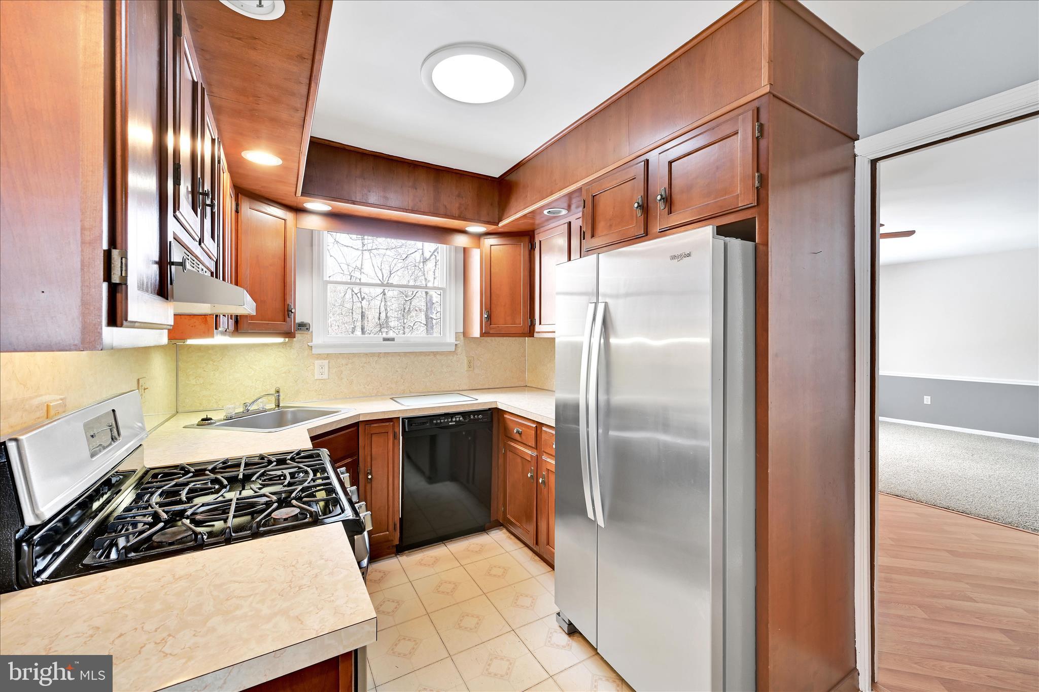 318 Fairview Road Reading, PA 19606 - Photo 14 of 46 Kitchen