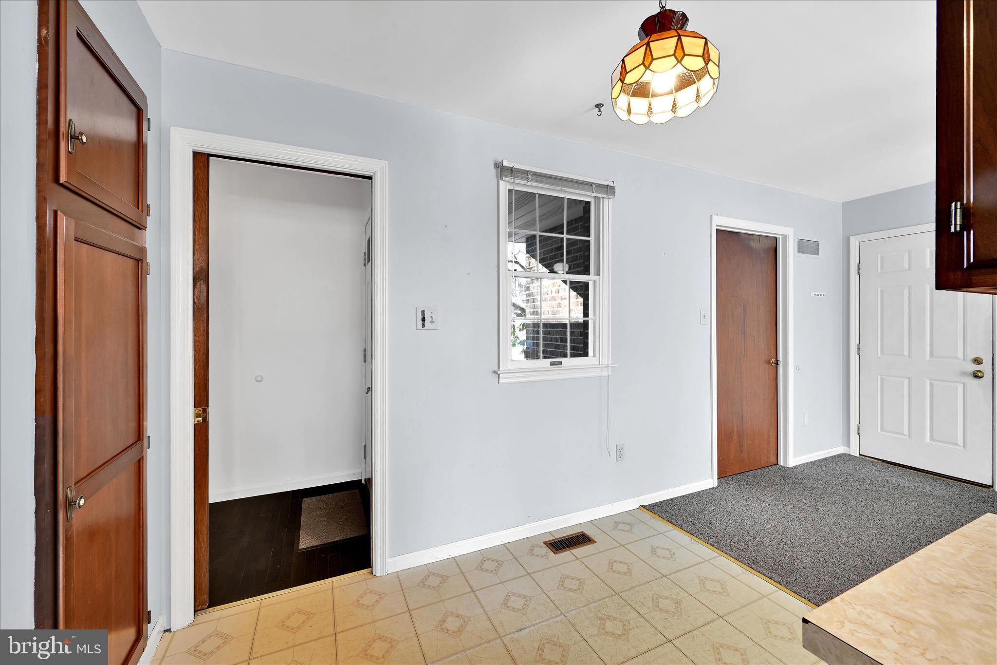 318 Fairview Road Reading, PA 19606 - Photo 18 of 46 Kitchen