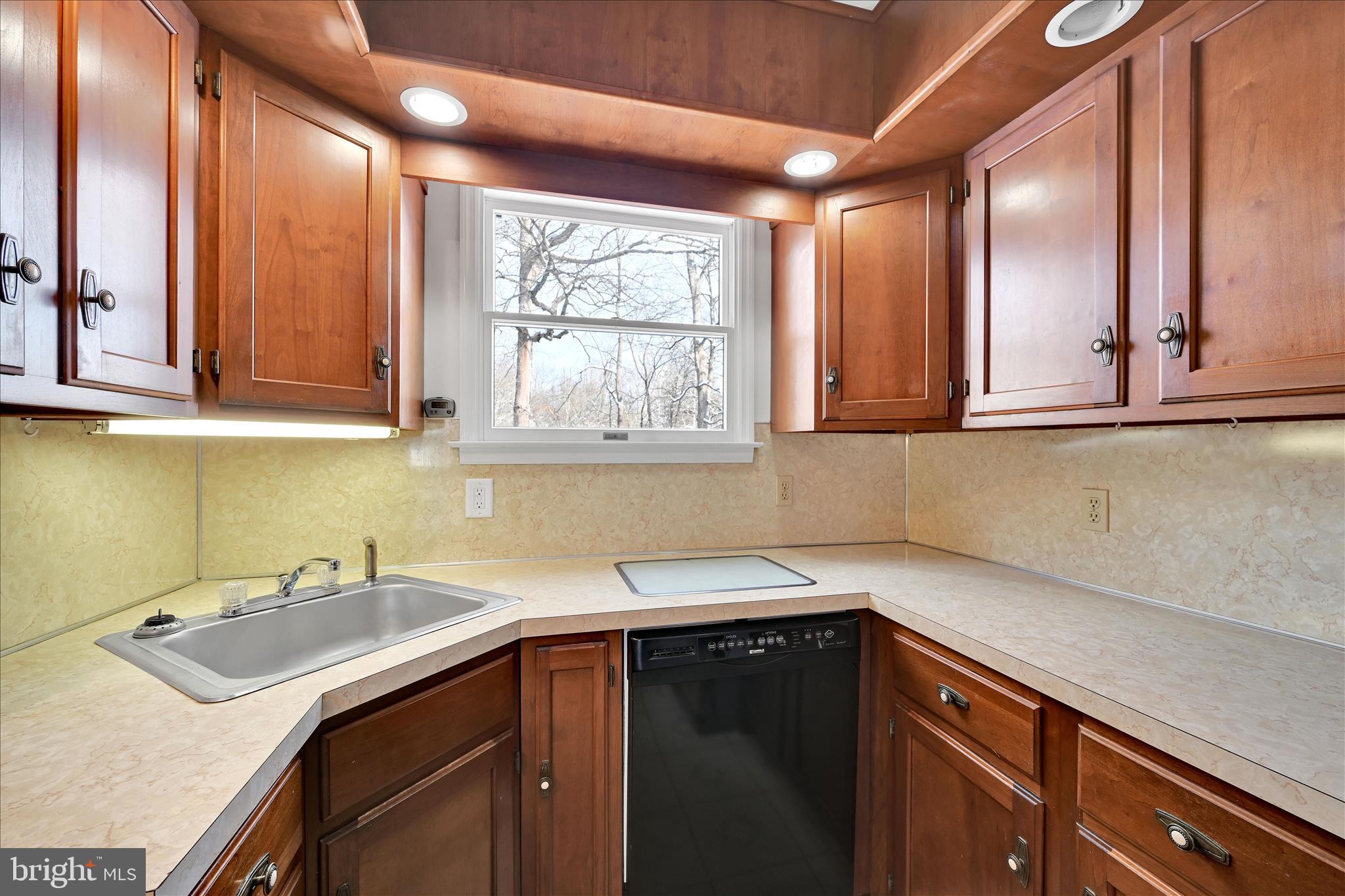 318 Fairview Road Reading, PA 19606 - Photo 19 of 46 Kitchen