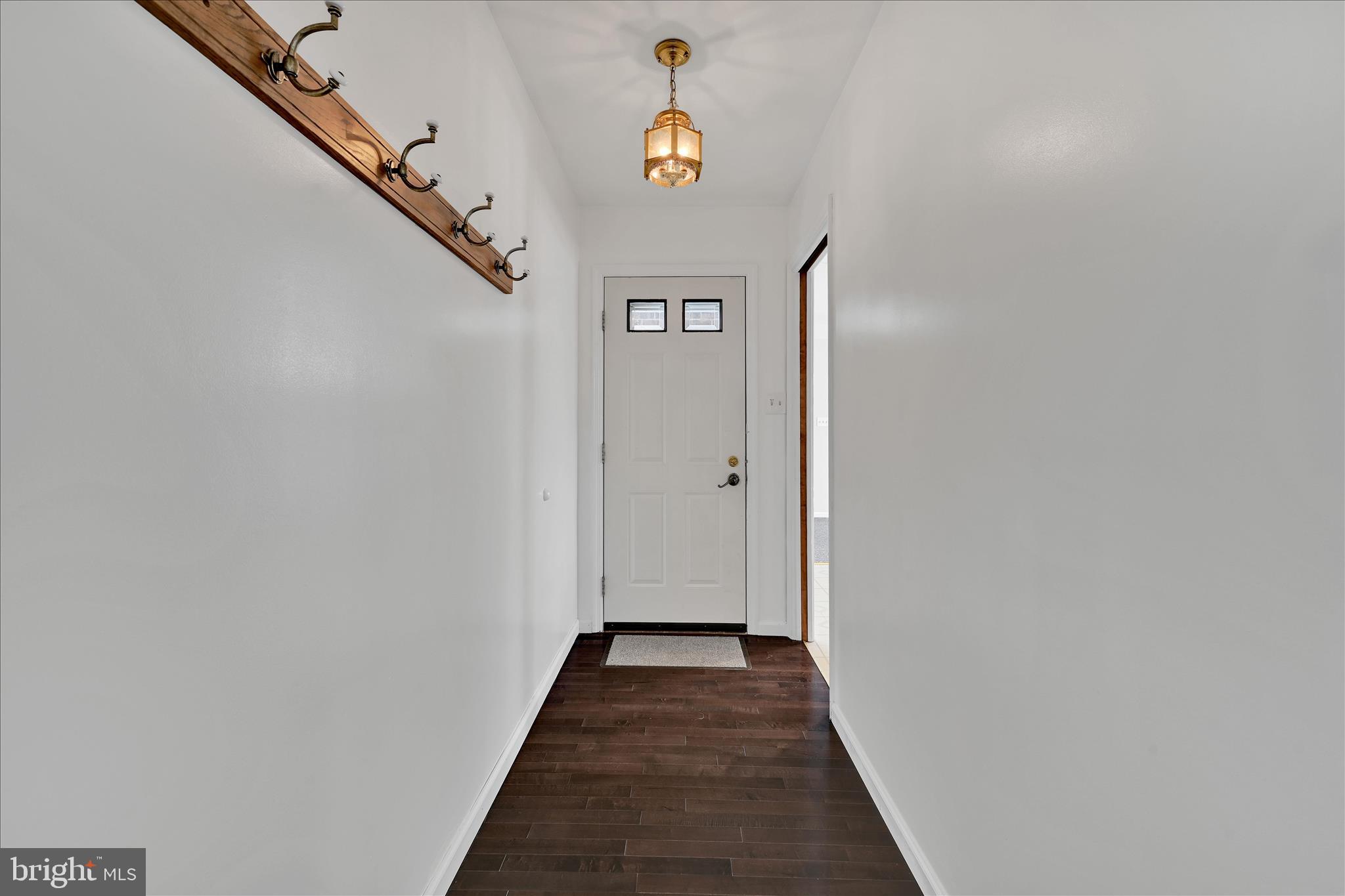 318 Fairview Road Reading, PA 19606 - Photo 10 of 46 Foyer