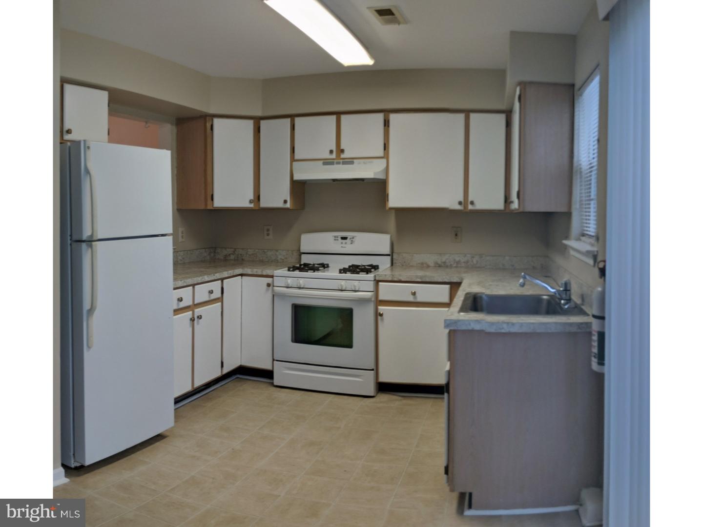 704 Rutland Court Sewell, NJ 08080 - Photo 5 of 17 Kitchen