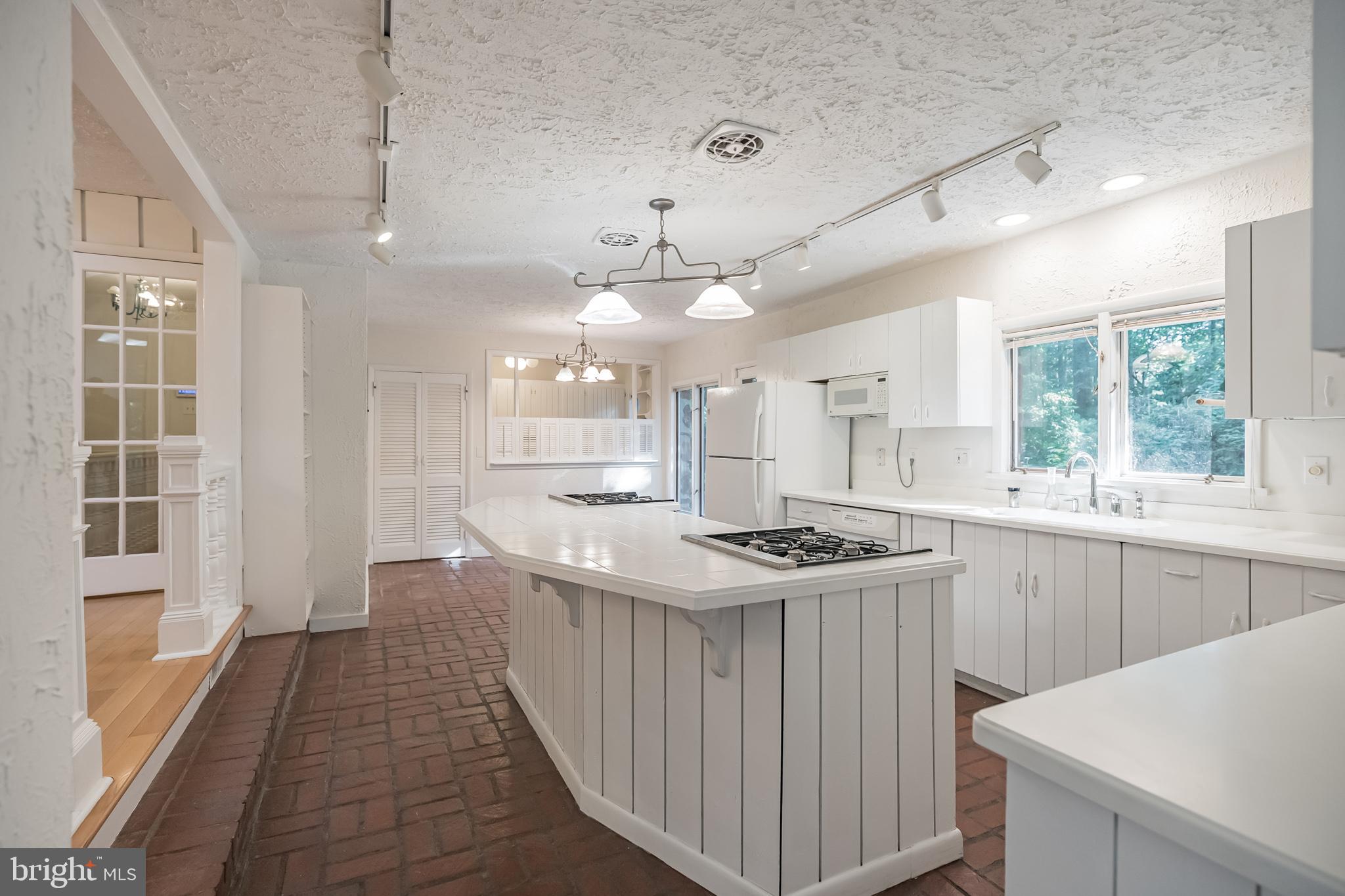 36 Laurel Hill Drive Cherry Hill, NJ 08003 - Photo 9 of 29 Gallery Image 9