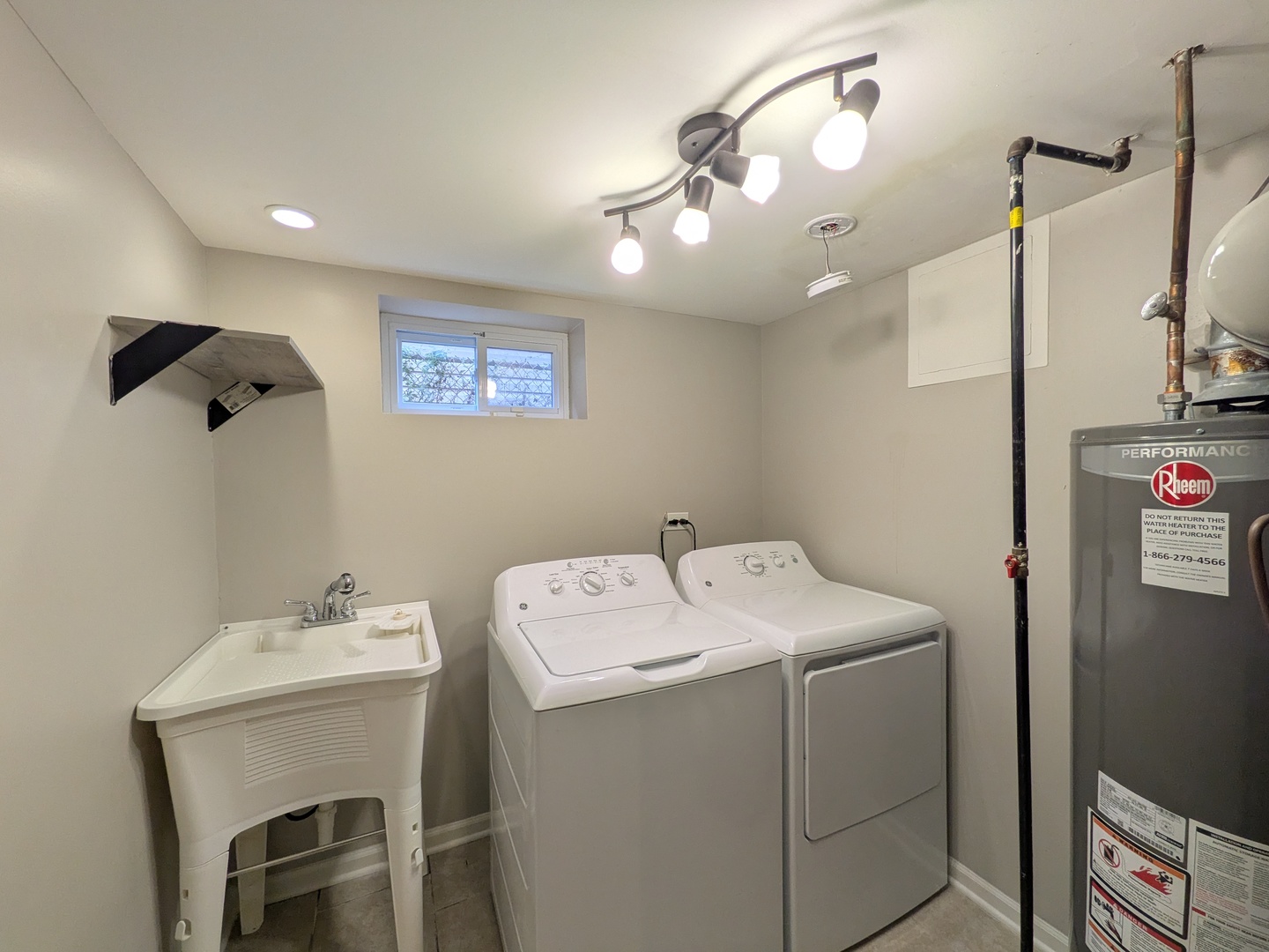 8636 Massasoit Avenue Burbank, IL 60459 - Photo 12 of 16 Gallery Image 12