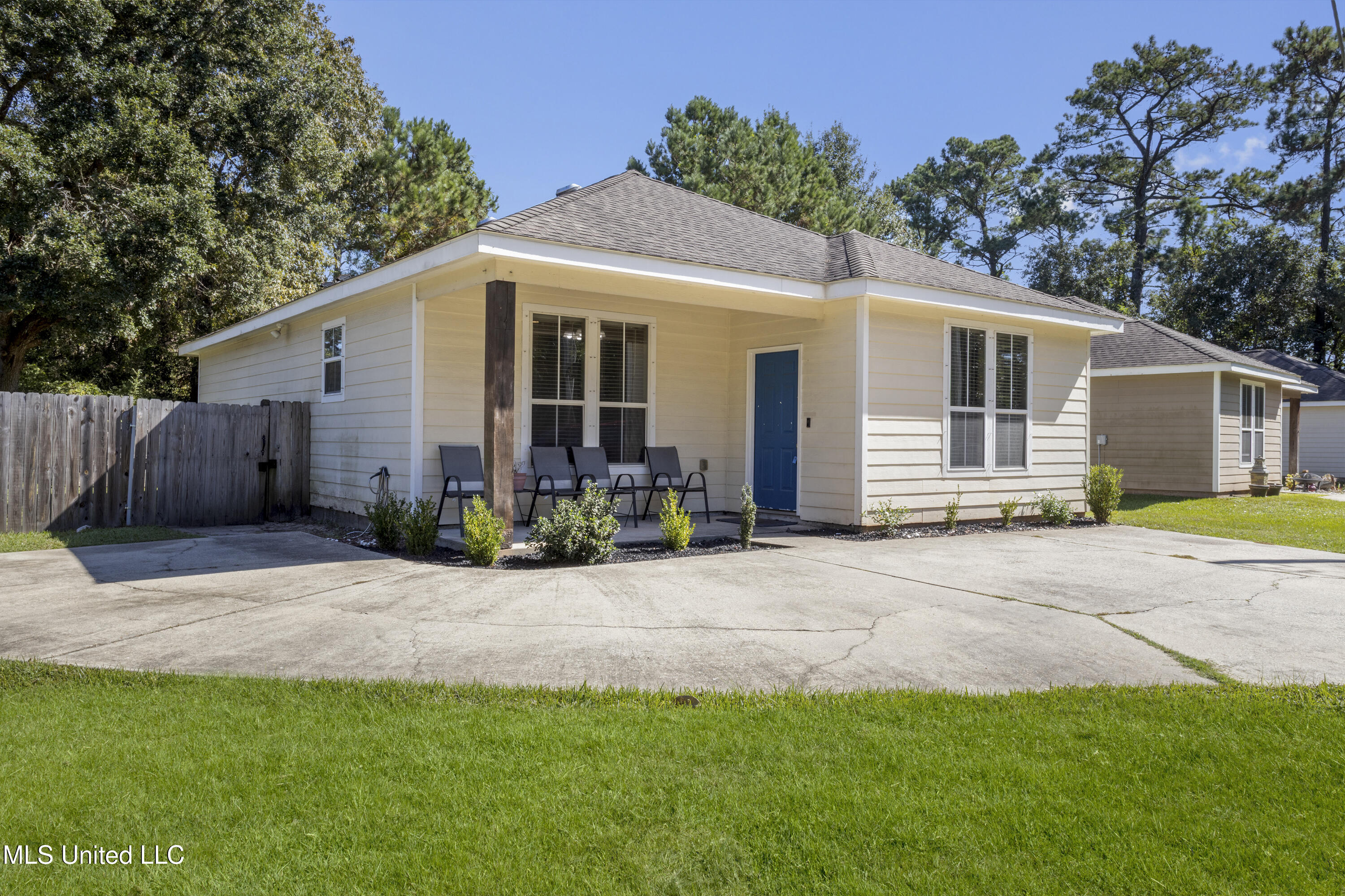 10350 Goodman Road D'Iberville, MS 39540 - Photo 2 of 22 0002