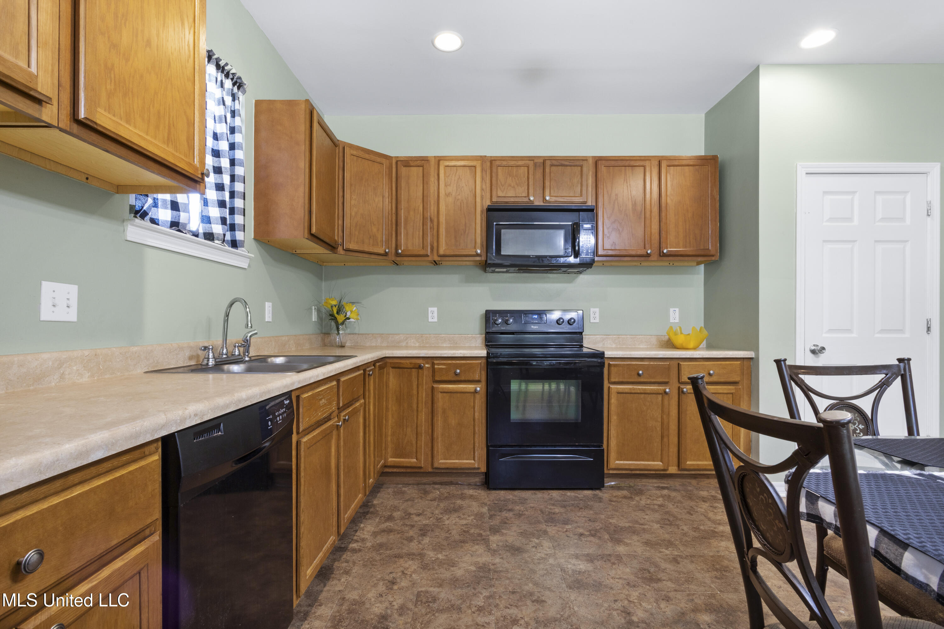 10350 Goodman Road D'Iberville, MS 39540 - Photo 9 of 22 0009