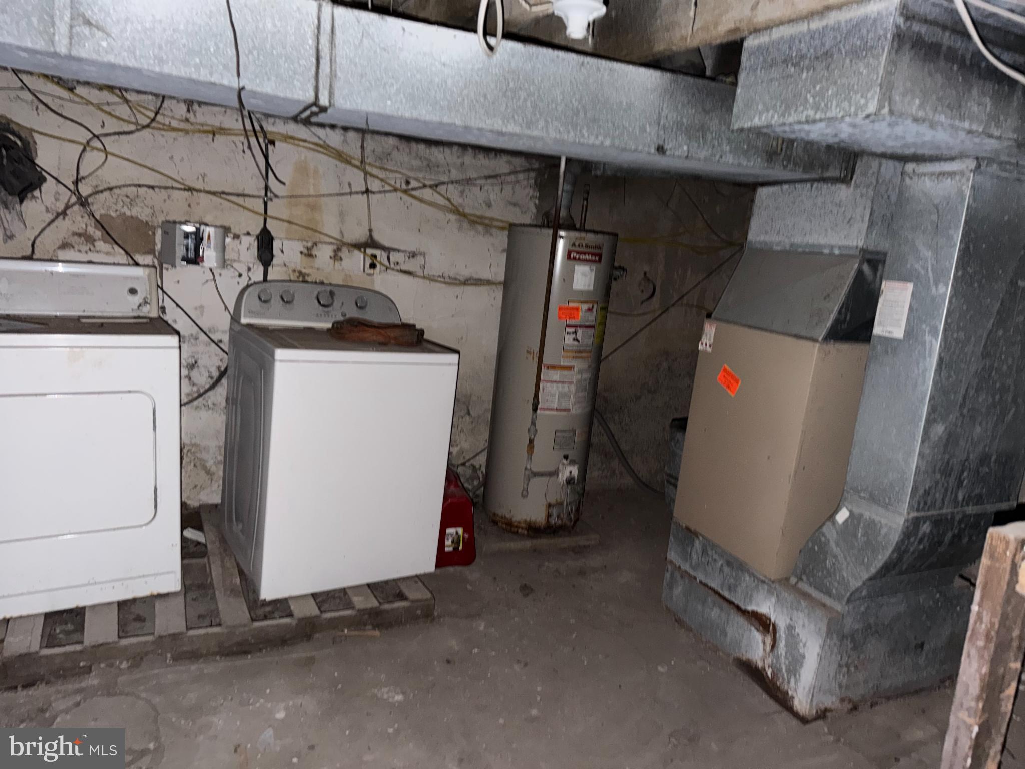 1410 Pennington Road Trenton, NJ 08618 - Photo 4 of 15 a utility room with dryer and washer