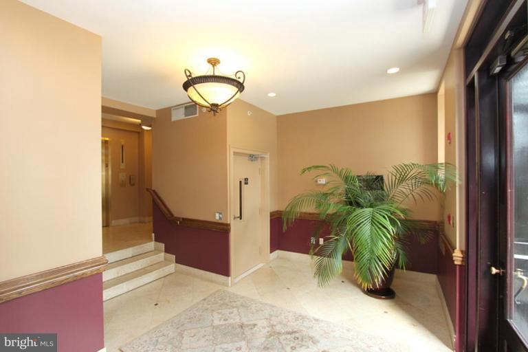 1750 16th Street Northwest, Unit 4 Washington, DC 20009 - Photo 2 of 20 a view of entryway