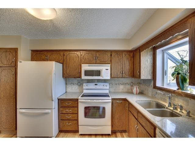 4783 Beacon Hill Road Eagan, MN 55122 - Photo 5 of 18 Gallery Image 5