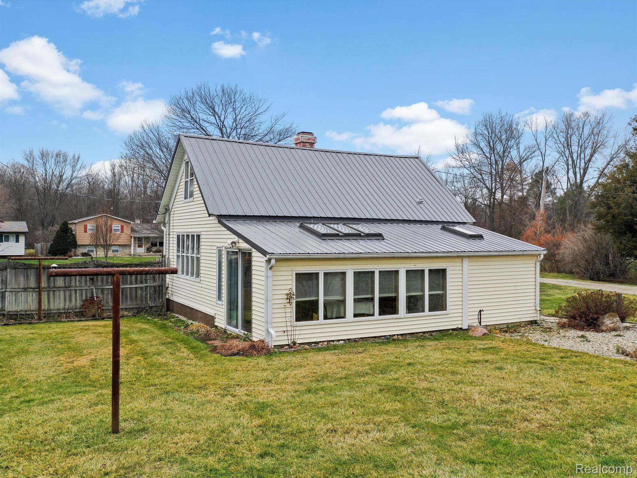 7223 Sharp Road Swartz Creek, MI 48473 - Photo 8 of 39 Gallery Image 8