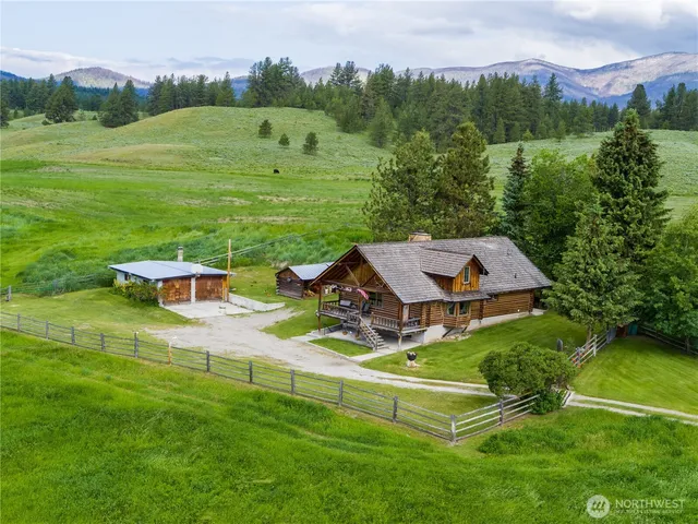 a view of a house with a big yard