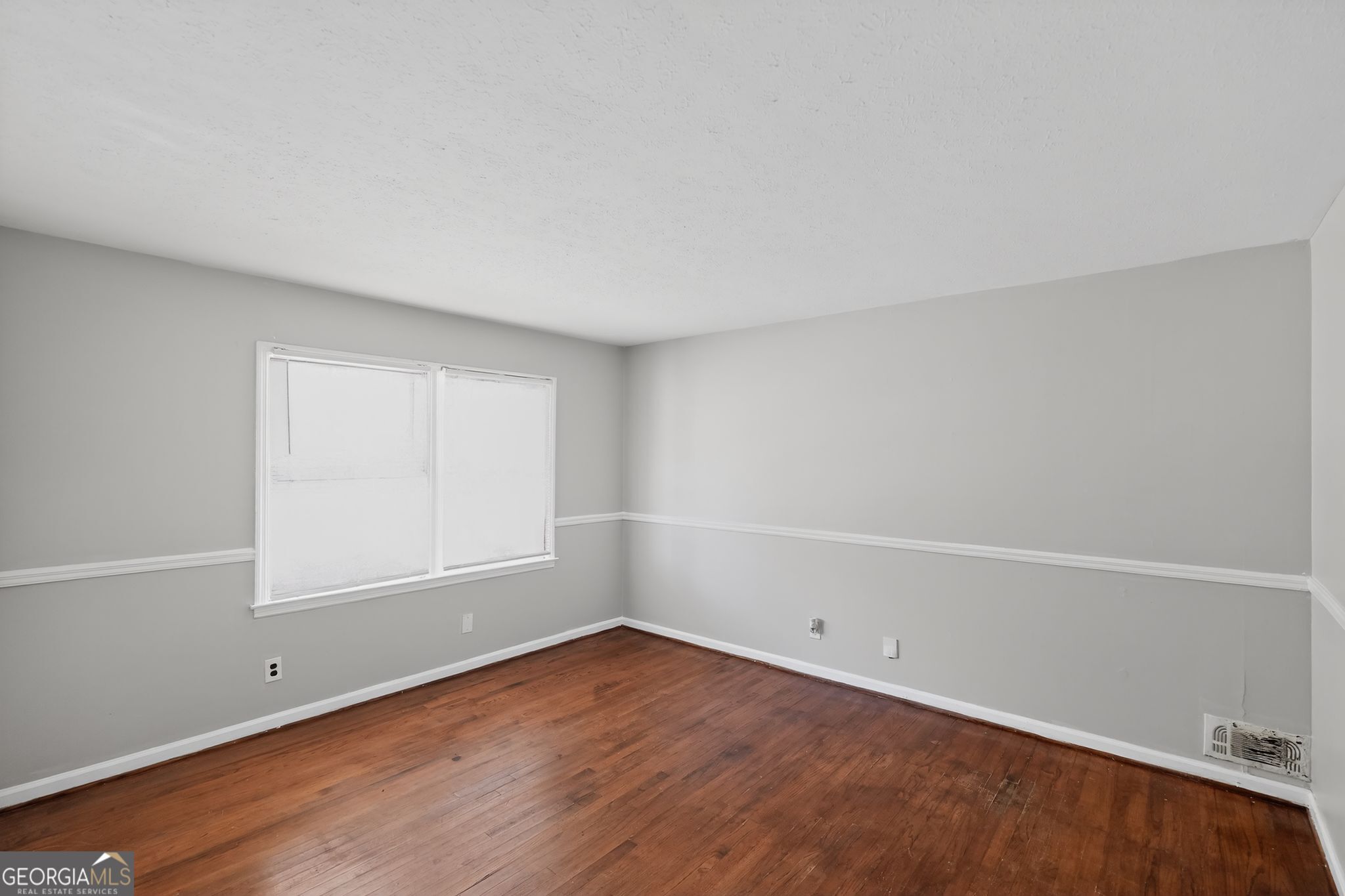 1071 Luther Drive Southwest Mableton, GA 30126 - Photo 6 of 27 an empty room with a workbench