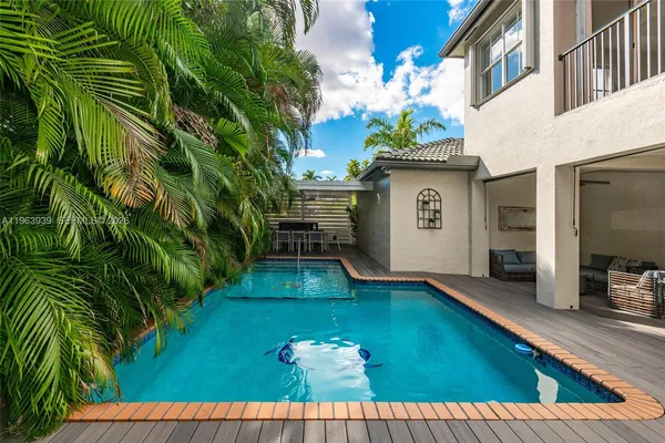 $1,350,000 | 14900 Southwest 10th Street, Miami, FL 33194