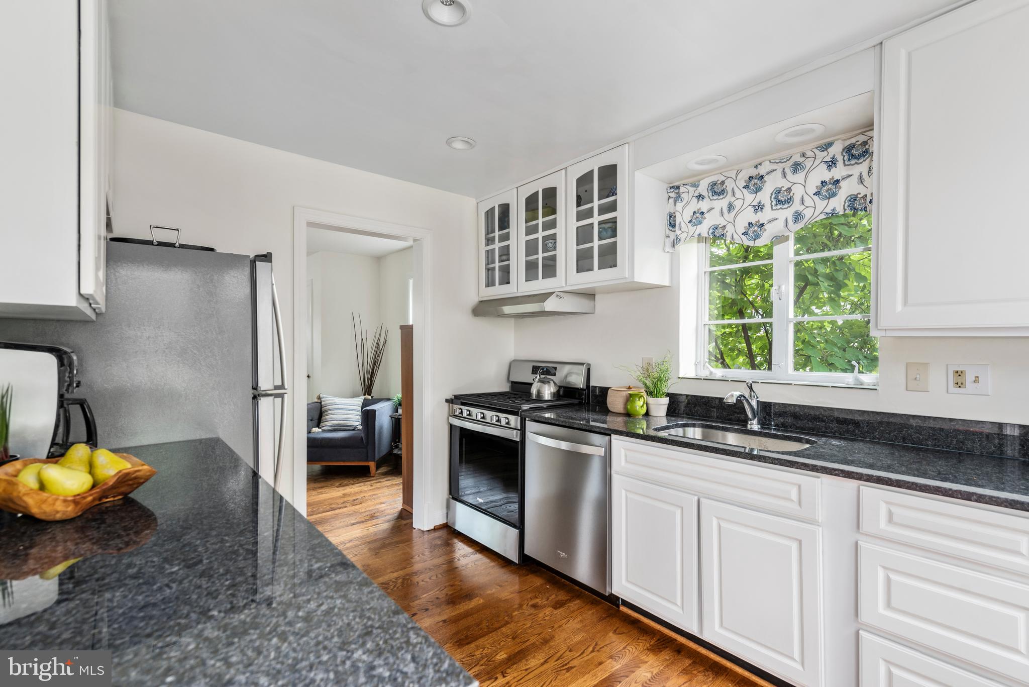 10010 Portland Road Silver Spring, MD 20901 - Photo 5 of 27