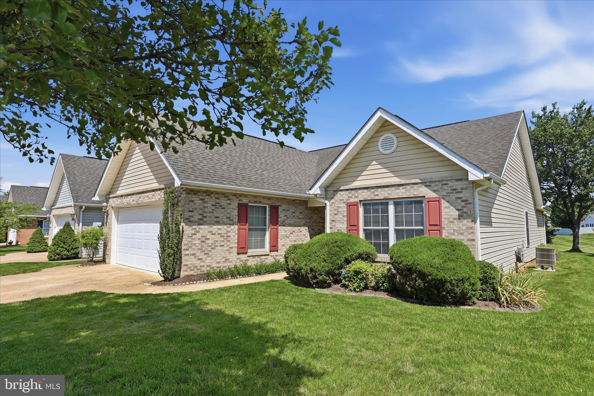 127 Spanish Oak Road Stephens City, VA 22655 - Photo 2 of 35
